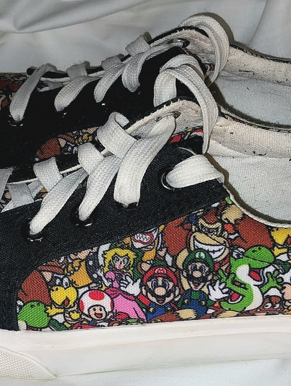 Nintendo Ground Up Super Mario Bros. low-top canvas sneakers Kids Size 2